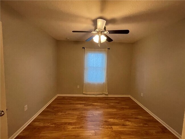 Building Photo - 1586 Lexington Square SW