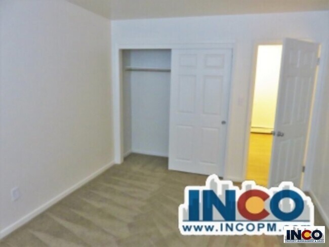 Foto del edificio - Charming 2 bedroom 1 bath apartment! On th...