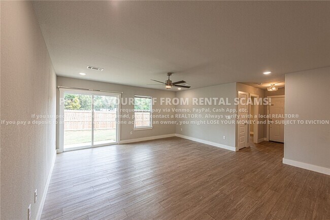 Foto del edificio - 20674 Dawn Hill East Rd