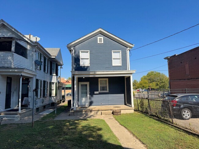 Foto del edificio - 3 Bedroom Home in Downtown Hamilton