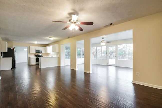 Building Photo - 128 Meadowview Ln