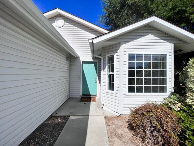 Foto del edificio - Charming 3-Bedroom Home in Nampa - $300 MO...