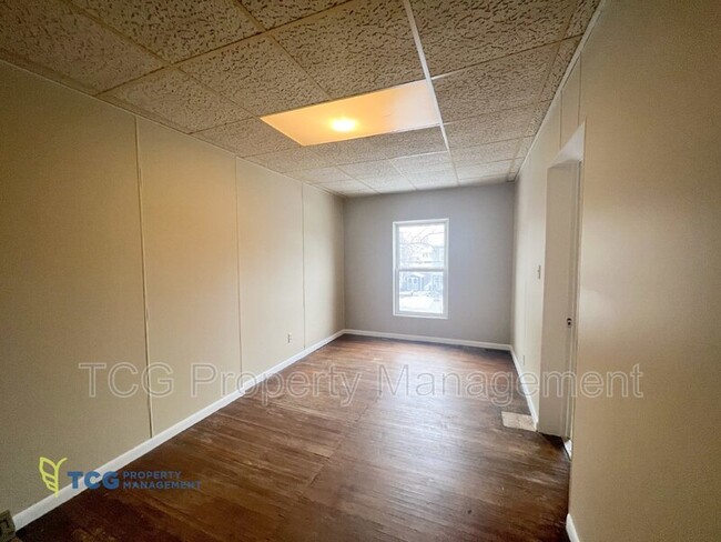Building Photo - 639 Benton St