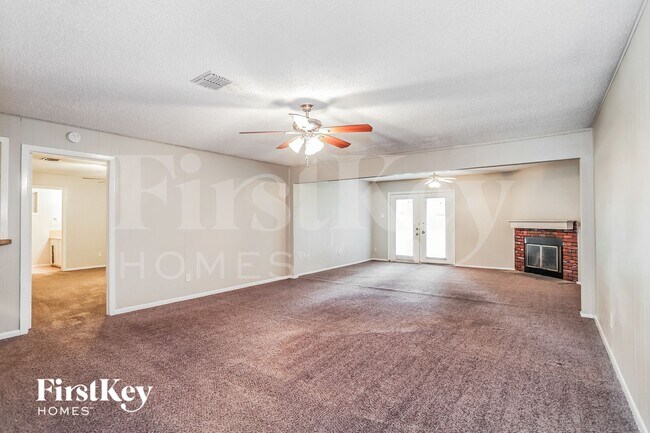 Foto del edificio - 8002 Larkspur Dr