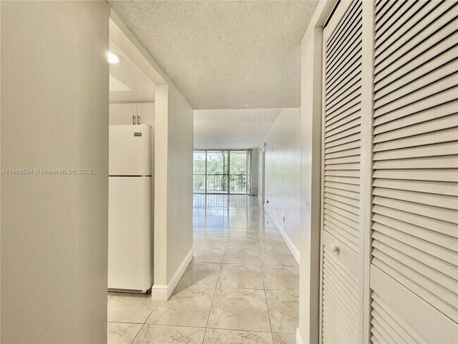 Foto del edificio - 7080 Environ Blvd