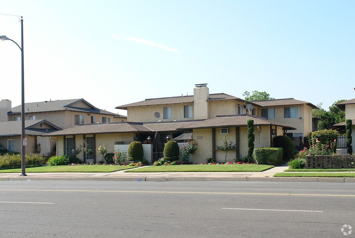Building Photo - 418 W La Veta Ave