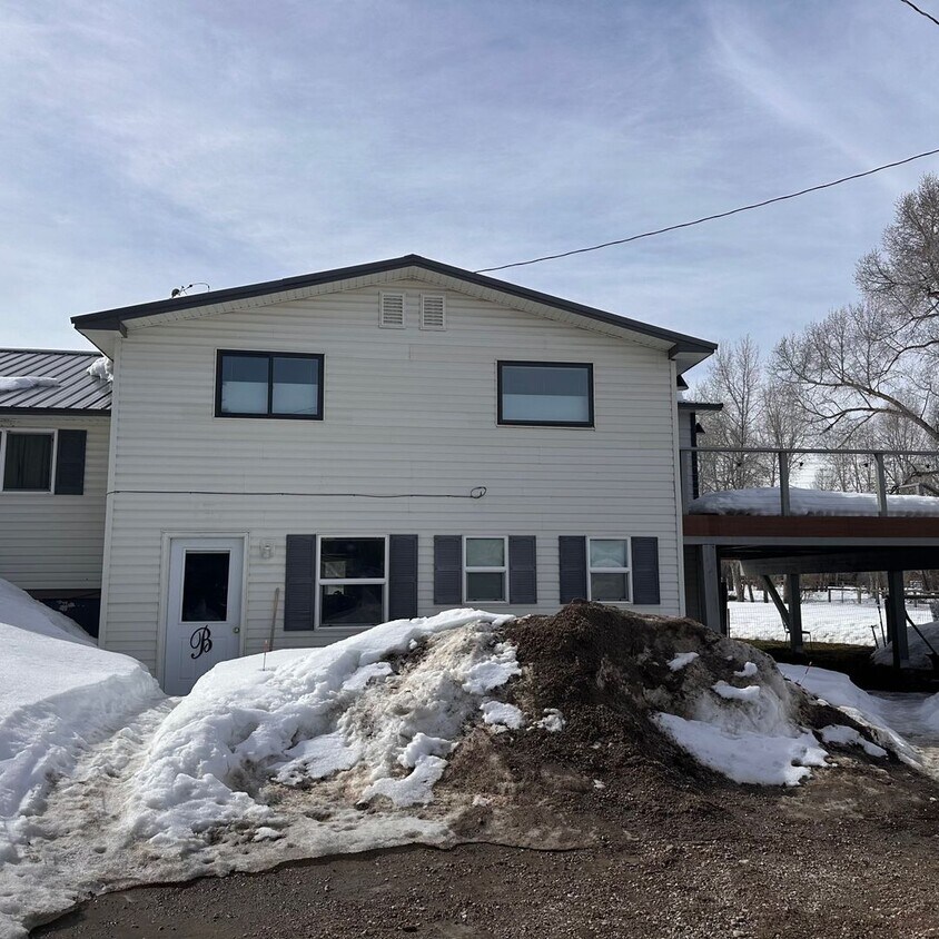 Primary Photo - 2 BR apartment in Victor, ID electricity i...