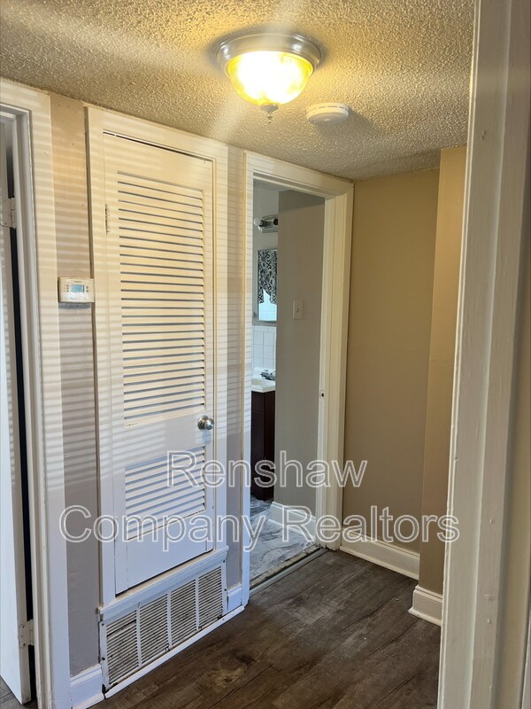 Building Photo - 1401 Meeks St