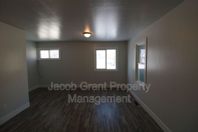 Building Photo - 1310 Lake Ave.