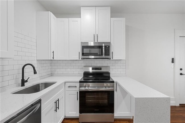 Building Photo - 405 4th St NE