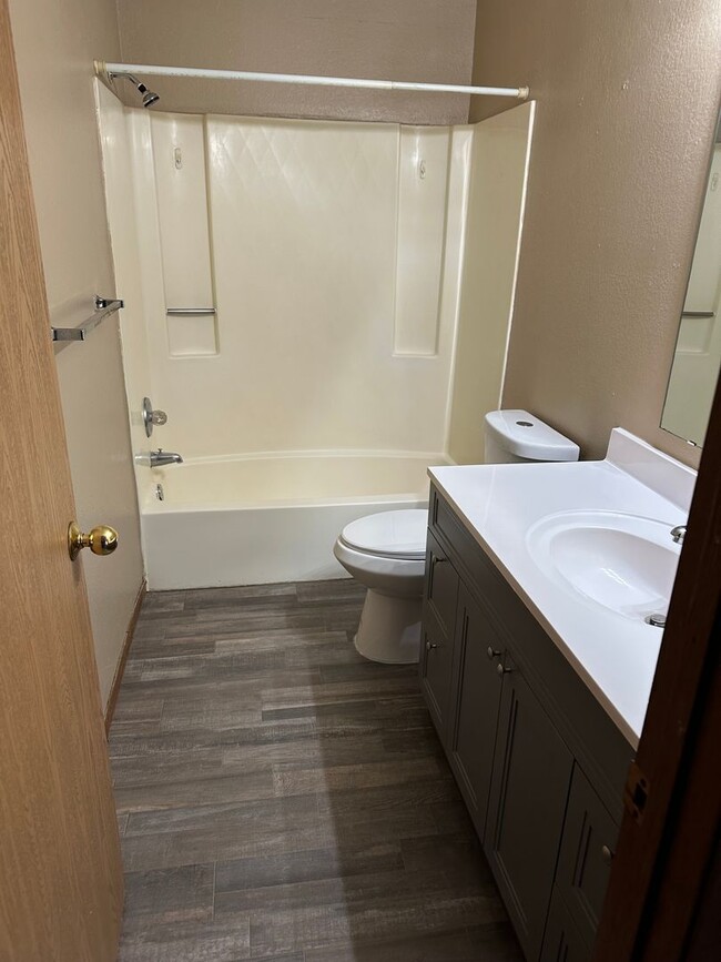 Building Photo - Two Bedroom Apartment