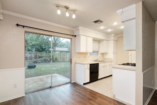 Foto del edificio - 10419 Firethorn Ln