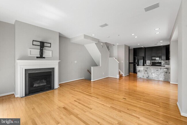Foto del edificio - 2113 12th Pl NW