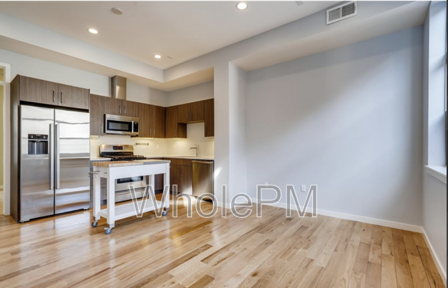 Building Photo - 2331 Glenarm Pl
