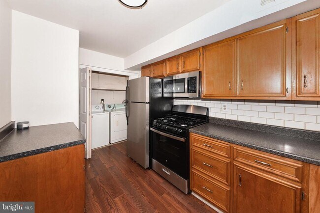 Foto del edificio - 7601 Crittenden St