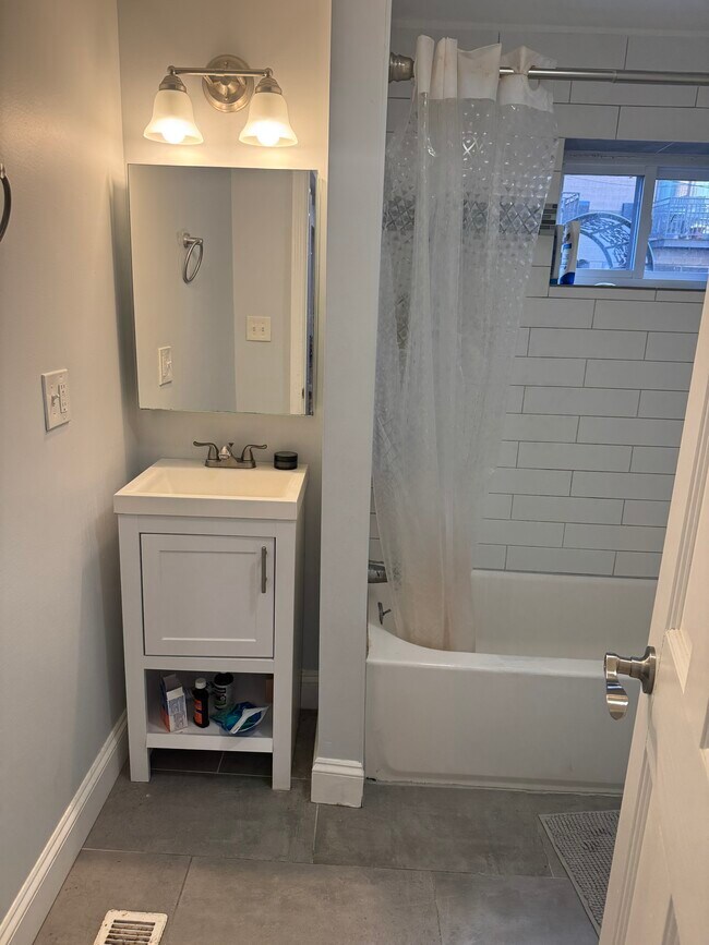 Foto del edificio - 475 Massachusetts Ave