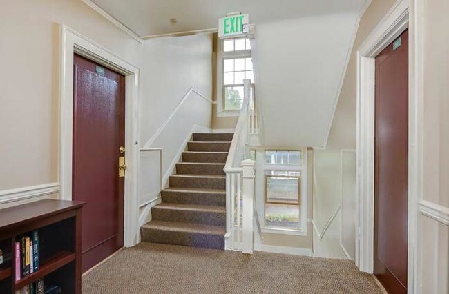 Building Photo - 0 bedroom in Seattle WA 98102