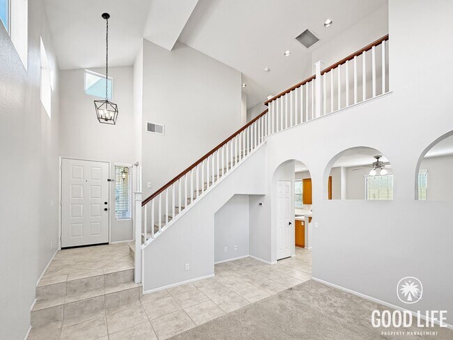 Foto del edificio - Foothill Ranch 3BR | Private Backyard, 2-Car Garage & Community Pool + Jacuzzi