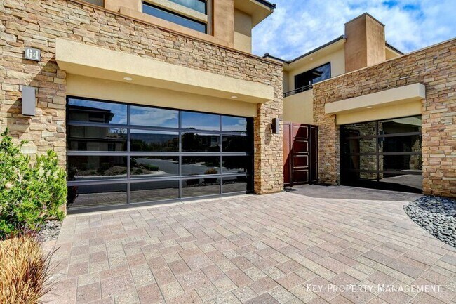 Foto del edificio - 64 Grey Feather Dr