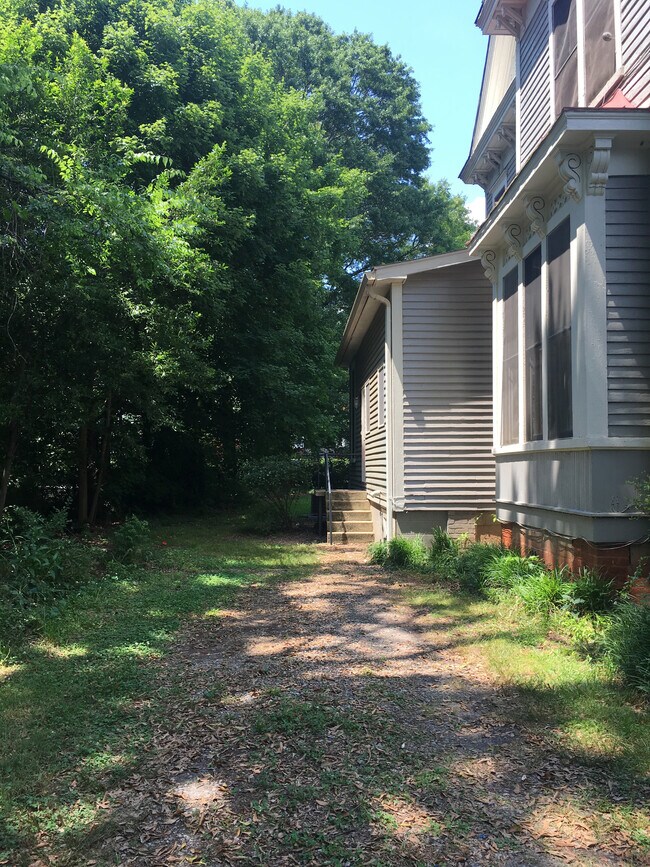 Building Photo - 327 Oglethorpe Ave
