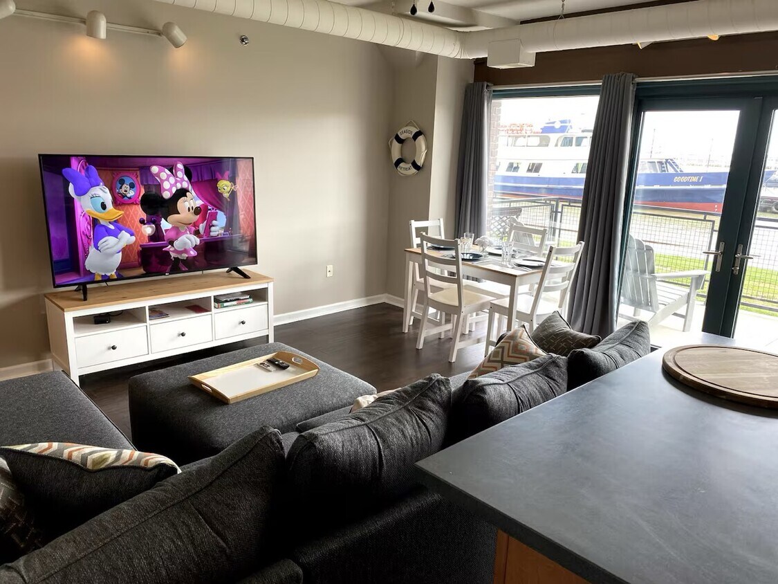 Foto principal - 401 W Shoreline Dr