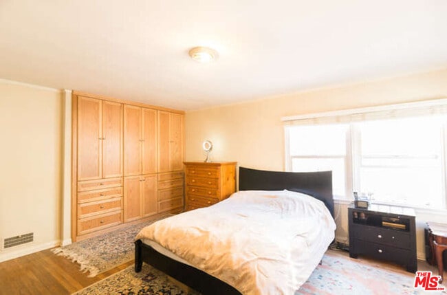 Foto del edificio - 10773 Massachusetts Ave