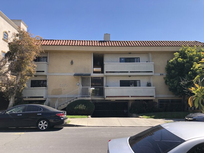 Foto del edificio - 3352 Oakhurst Ave