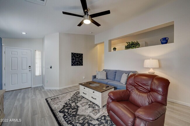 Building Photo - 2470 W Sawtooth Way