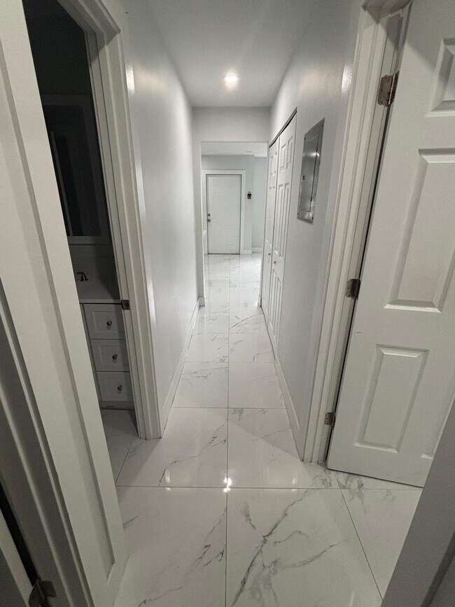 Building Photo - 2860 Coral Springs Dr