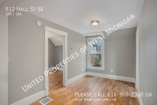 Building Photo - Available Now | 1 Bed, 1 Bath Upper Duplex...