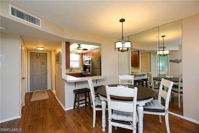 Building Photo - 300 Forest Lakes Blvd