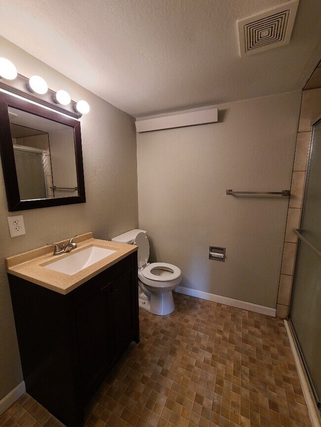 Foto del edificio - 1621 Dunn Ave