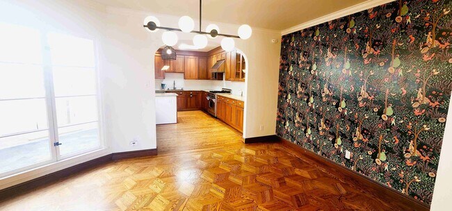 Foto del edificio - SPACIOUS PARKSIDE SINGLE-FAMILY HOME WITH ENCLOSED PATIO — AVAILABLE NOW!