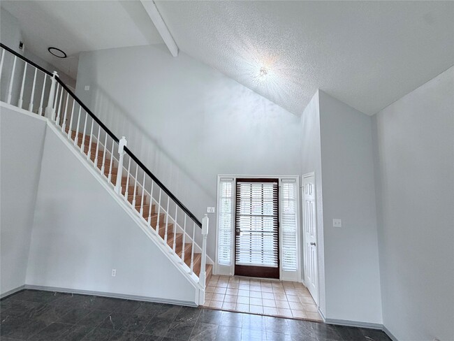 Building Photo - 7015 Puerta Vista Ln