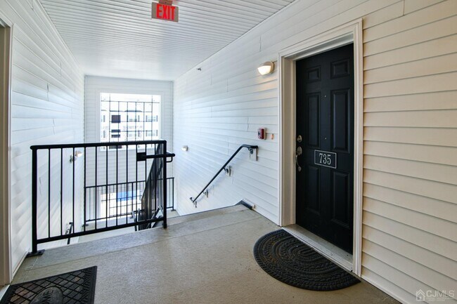 Building Photo - 735 Stiller Ln