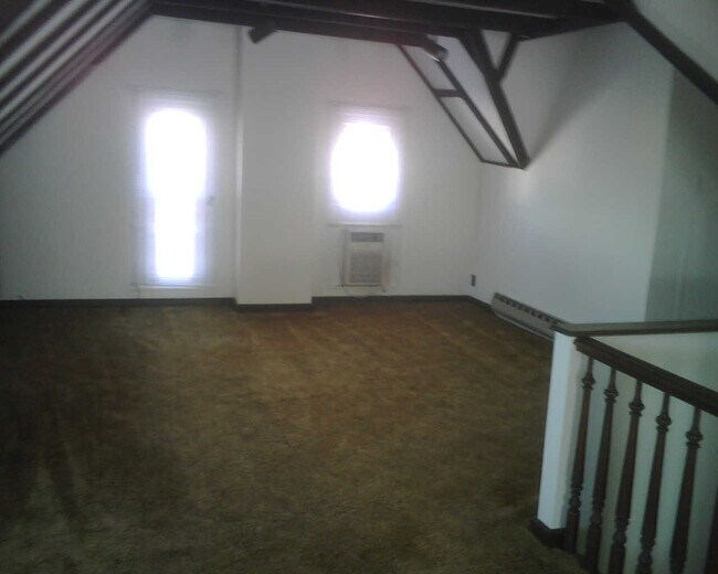 Building Photo - 157 S Main St