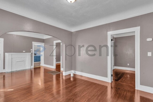 Building Photo - Unit