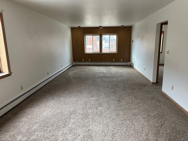 LIVING ROOM - 43 S Main St