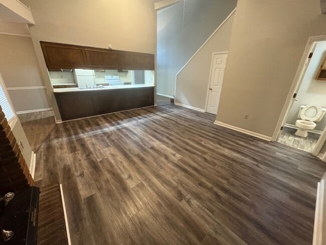 Foto del edificio - 106-110 Northwoods Dr