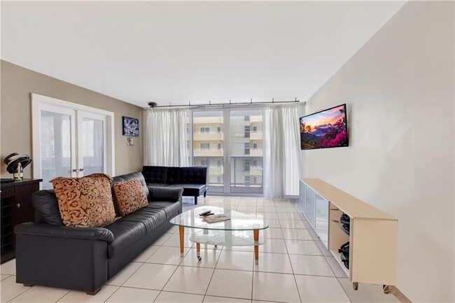 Foto del edificio - 3140 S Ocean Dr