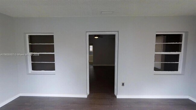 Foto del edificio - 15645 NW 158th St