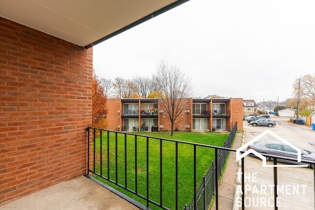 Foto del edificio - 6151 W Thorndale Ave