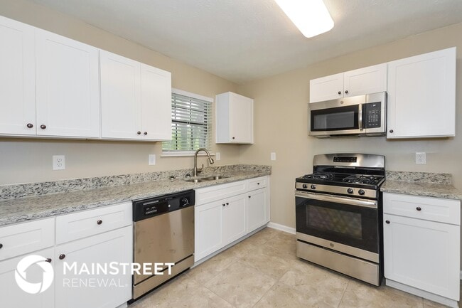 Building Photo - 5869 Bobbin Ln