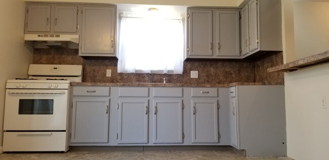 Building Photo - 1827 Thackeray Ave NW