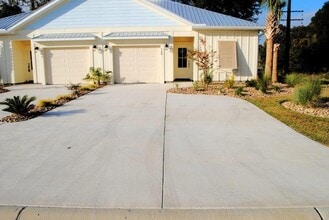 Building Photo - 128 Hallandale Ln