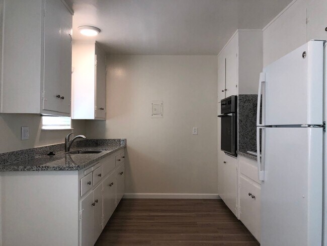 Foto del edificio - 834 Opal Dr