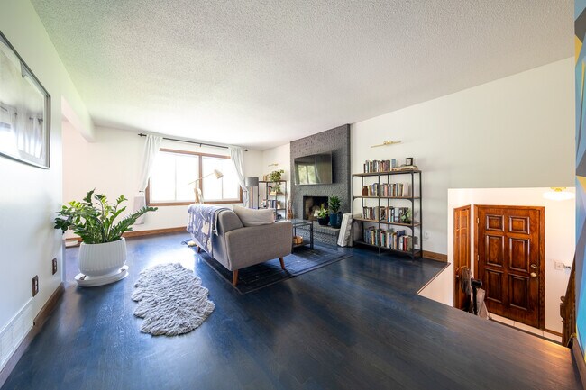 Foto del edificio - 1581 Woodside Ct NE