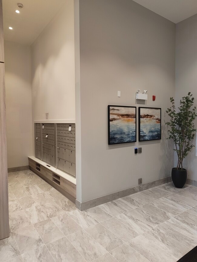 Building Photo - 629 Cottonwood Av