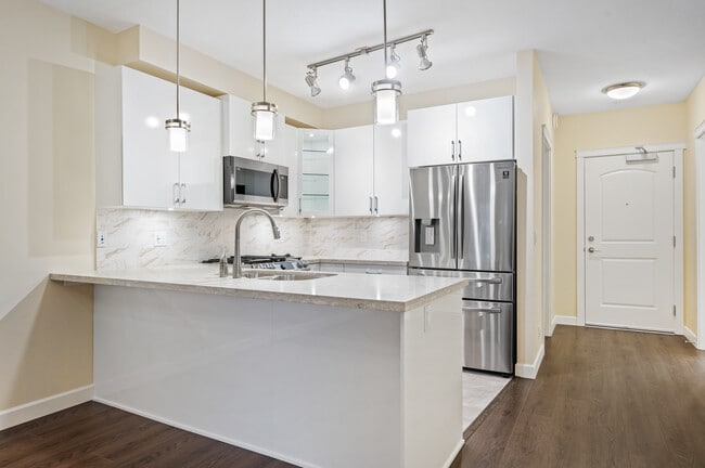 Building Photo - 20376-20386 86 Ave