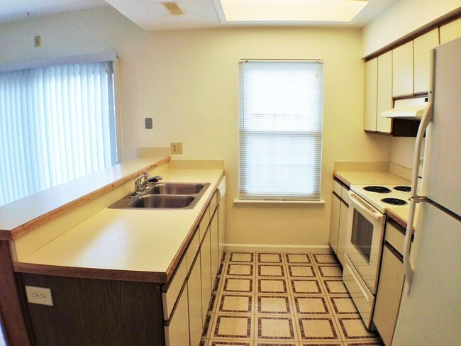 Building Photo - SPACIOUS CONDO W/ 2 FULL MASTER BEDROOM!